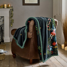 Deyongs Navy Traditional Tree Christmas Throw 130 x 170cm - Blue - Wilko - thumbnail 3
