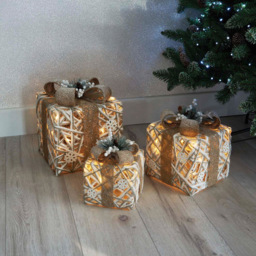 Alpine Lodge 60 LED White Cotton Snowflake Presents Decoration 3 Pack - Size: 15 x 15 x 19cm - Wilko - thumbnail 3