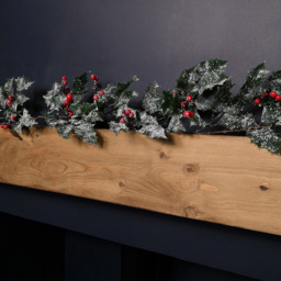 Samuel Alexander Frosted Green Holly Glitter Christmas Garland with Leaf and Berry 180cm - Size: 18cm - Wilko - thumbnail 5