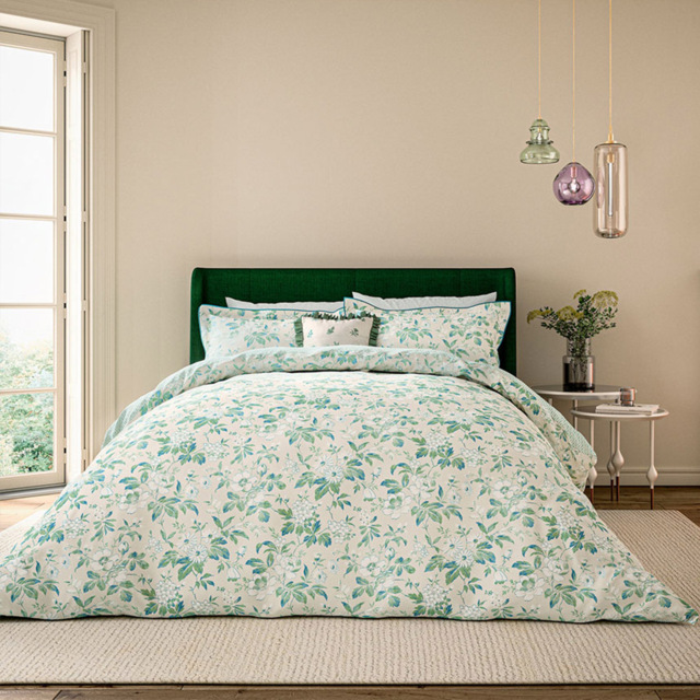V&A Briar Bloom Double Green Duvet Set - Wilko - image 1
