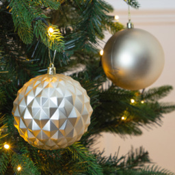 The Christmas Workshop Gold Shatterproof Bauble 12 Pack - Wilko - thumbnail 6