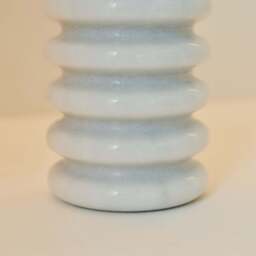Varella - White Marble Ribbed Decorative Vase 15cm - thumbnail 4
