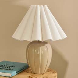 Orla - Beige Gloss Ceramic Scallop Shade Table Lamp - thumbnail 3