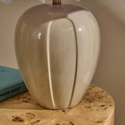 Orla - Beige Gloss Ceramic Scallop Shade Table Lamp - thumbnail 5