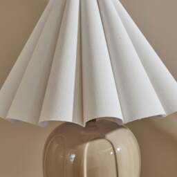 Orla - Beige Gloss Ceramic Scallop Shade Table Lamp - thumbnail 6