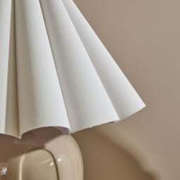 Orla - Beige Gloss Ceramic Scallop Shade Table Lamp - thumbnail 2