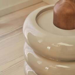 Compton - High Gloss Ivory Round Side Table - thumbnail 2