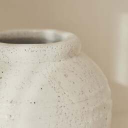 Cyra - Ivory Gloss Ceramic Vase - thumbnail 3