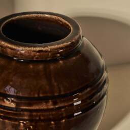 Cyra - Chocolate Gloss Ceramic Vase - thumbnail 5