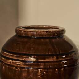 Cyra - Chocolate Gloss Ceramic Vase - thumbnail 3