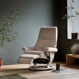 Stressless View Recliner With Classic Base & Footstool - Small / Stressless Noblesse - thumbnail 2