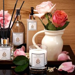 Luxury Single Wick Rose & Frankincense Candle - thumbnail 1