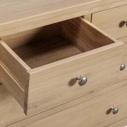 Tetbury 8 Drawer Wide Chest in Natural Oak - thumbnail 6