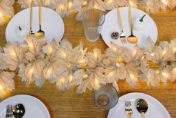LED Maple Leaf Garland - Battery-Operated Pre-Lit Christmas Garland, 2.7m, Indoor/Outdoor Festive Decoration - thumbnail 7