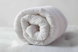 Hypoallergenic 7.5 Tog Duvet & 2 Ultra Bounce Pillows - Machine Washable, All-Season, 4 Sizes - thumbnail 3