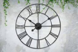 Vintage Metal Roman Numeral Wall Clock - Cast Iron-Effect, 40cm or 60cm, Indoor/Outdoor Decor
