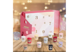 Yankee Candle 12 Scented Soy-Wax Votive Candles & Glass Holder - Premium Home Fragrance Gift Set - thumbnail 4