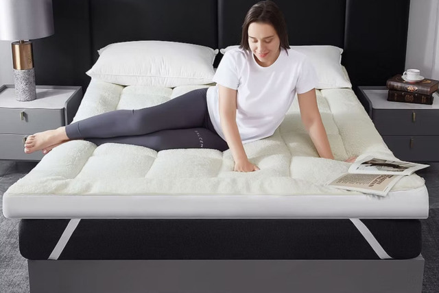 10cm All Seasons Reversible Mattress Topper - Sherpa & Microfibre, 5 Sizes - image 1