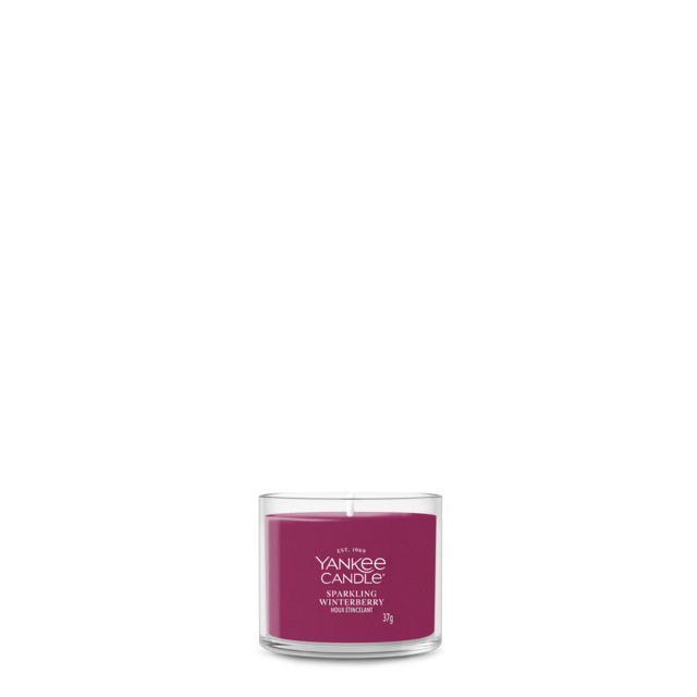 Sparkling Winterberry Candle Yankee Candle, Red - Fresh & Clean - image 1