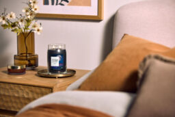 Midsummer's Night Candle Yankee Candle, Black - Fresh & Clean - thumbnail 4