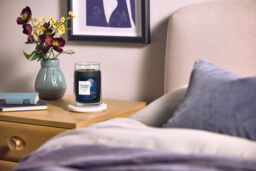 Midsummer's Night Candle Yankee Candle, Black - Fresh & Clean - thumbnail 5