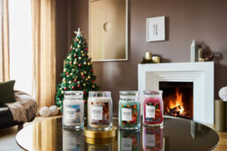 Jingle Mingle Candle Signature Large Jar Candle Yankee Candle, Medium Red - Fruity - thumbnail 4