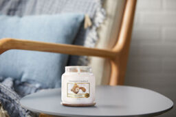 Soft Blanket Candle Original Medium Jar Candle Yankee Candle, White, 10.7cm x 12.7cm - Fresh & Clean - thumbnail 7