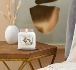 Soft Blanket Candle Original Medium Jar Candle Yankee Candle, White, 10.7cm x 12.7cm - Fresh & Clean - thumbnail 4