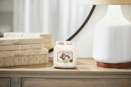 Soft Blanket Candle Original Medium Jar Candle Yankee Candle, White, 10.7cm x 12.7cm - Fresh & Clean - thumbnail 6