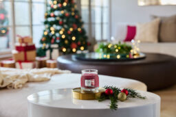 Christmas Eve Candle Yankee Candle, Red - Sweet & Spicy - thumbnail 4
