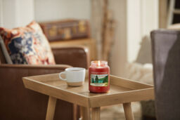 Mountain Lodge Candle Yankee Candle, Red, 10.7cm x 16.8cm - Woody - thumbnail 4