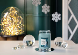 Winter Night Stars Candle Yankee Candle, Blue - Fresh & Clean - thumbnail 4