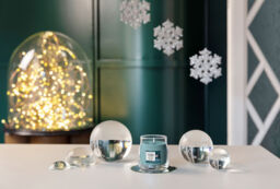 Winter Night Stars Candle Yankee Candle, Blue - Fresh & Clean - thumbnail 4