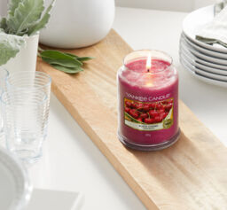 Black Cherry Candle Original Large Jar Candle Yankee Candle, Red, 10.7cm x 16.8cm - Fruity - thumbnail 4