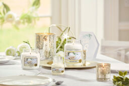 Wedding Day® Candle Original Large Jar Candle Yankee Candle, White, 10.7cm x 16.8cm - Floral - thumbnail 5