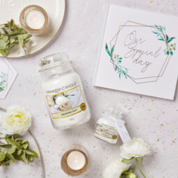 Wedding Day® Candle Original Large Jar Candle Yankee Candle, White, 10.7cm x 16.8cm - Floral - thumbnail 4