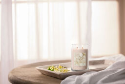Slow Bloom Candle Yankee Candle, Pink, 9.3cm x 15.7cm - Woody - thumbnail 3