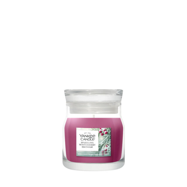 Sparkling Winterberry Candle Yankee Candle, Red - Fresh & Clean - image 1