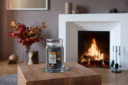 Crackling Embers Candle Yankee Candle, Grey - Woody - thumbnail 4