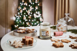 Baking Memories Candle Signature Medium Jar Candle Yankee Candle, White - Sweet & Spicy - thumbnail 4