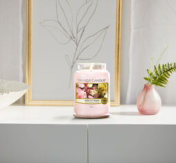 Fresh Cut Roses Candle Original Large Jar Candle Yankee Candle, Pink, 10.7cm x 16.8cm - Floral - thumbnail 4