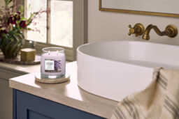 Dried Lavender & Oak Candle Yankee Candle, Purple - Woody - thumbnail 4