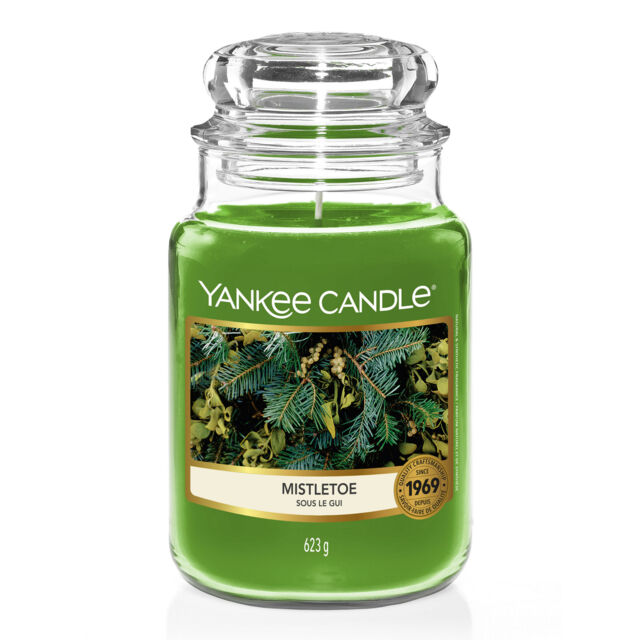 Mistletoe Candle Yankee Candle, Green, 10.7cm x 16.8cm - Woody - image 1