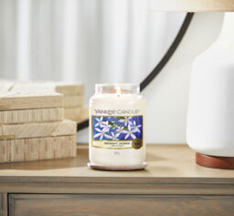 Midnight Jasmine Candle Original Large Jar Candle Yankee Candle, Neutrals, 10.7cm x 16.8cm - Floral - thumbnail 6