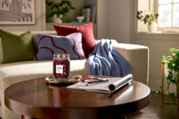 Black Cherry Candle Yankee Candle, Red - Fruity - thumbnail 4