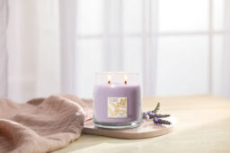 Lavender Bliss Candle Signature Medium Jar Candle Yankee Candle, Purple, 9.3cm x 11.4cm - Floral - thumbnail 3
