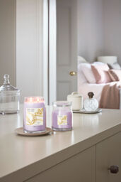 Lavender Bliss Candle Signature Medium Jar Candle Yankee Candle, Purple, 9.3cm x 11.4cm - Floral - thumbnail 4