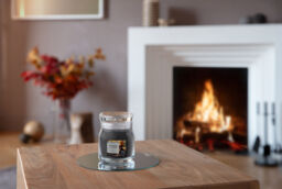 Crackling Embers Candle Yankee Candle, Grey - Sweet & Spicy - thumbnail 4