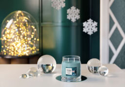 Winter Night Stars Candle Yankee Candle, Blue - Fresh & Clean - thumbnail 5