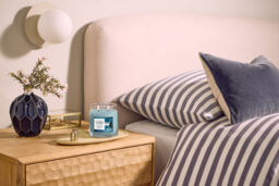 Winter Night Stars Candle Yankee Candle, Blue - Fresh & Clean - thumbnail 4